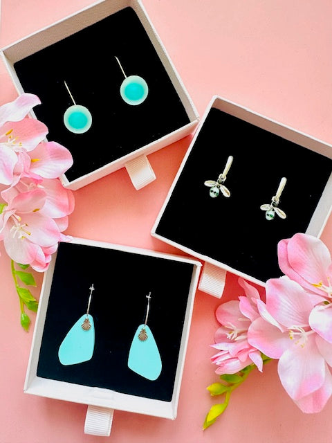 "Turquoise Buzzy Bee"