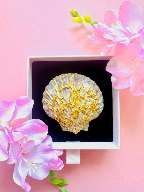 Brooch "Golden Touch"