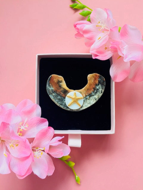 Brooch "Mooney"