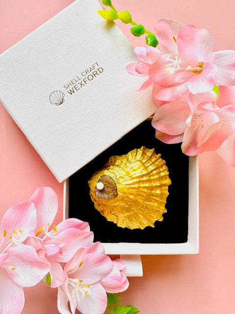 Brooch "Black Leaf"