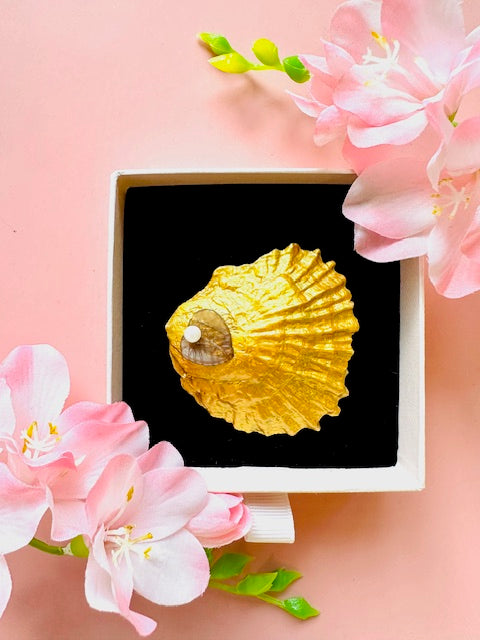 Brooch "Black Leaf"