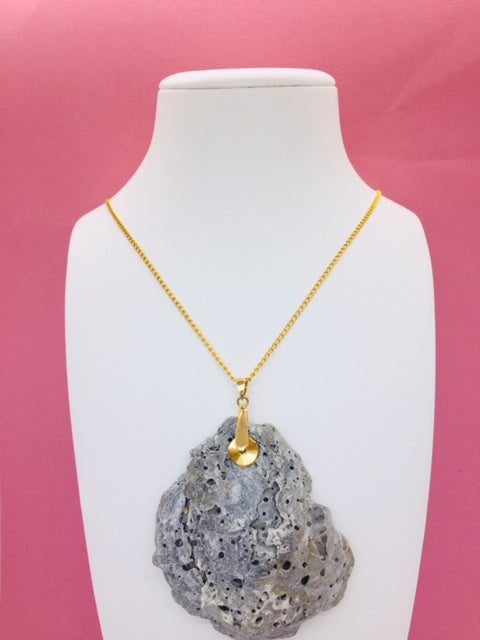 Oyster Shell Necklace "Frida"