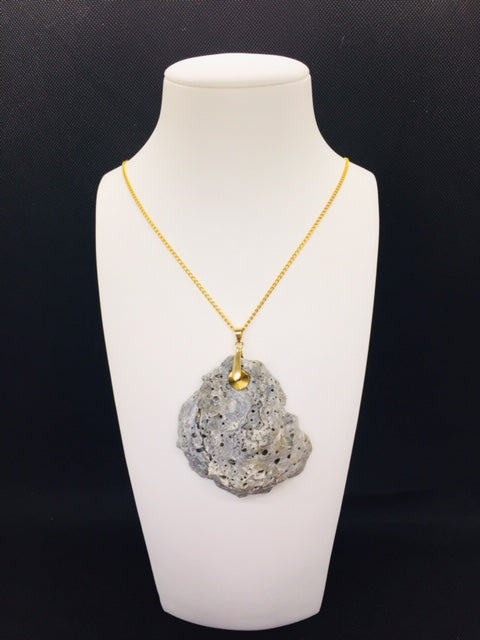 Oyster Shell Necklace "Frida"