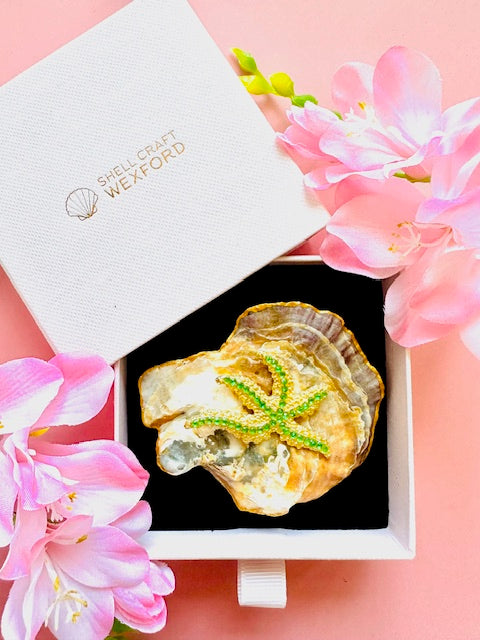 Brooch "Emerald Drift"