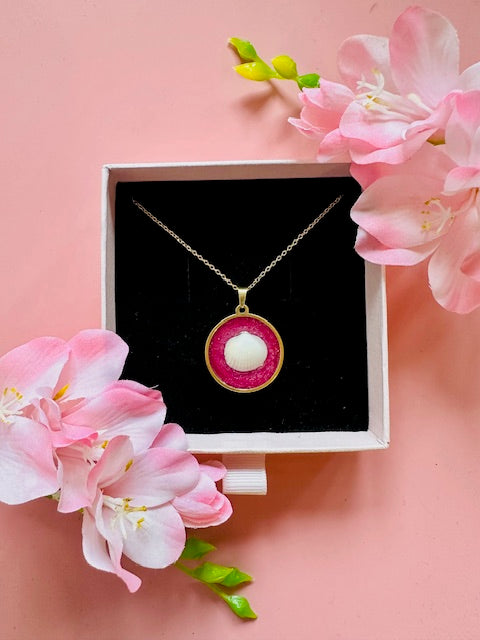 Seashell Shine Necklace - Pink