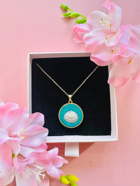 Seashell Shine Necklace - Turquoise/Gold