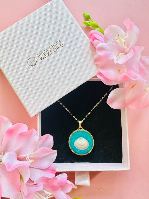 Seashell Shine Necklace - Turquoise/Gold