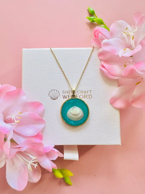 Seashell Shine Necklace - Turquoise/Gold