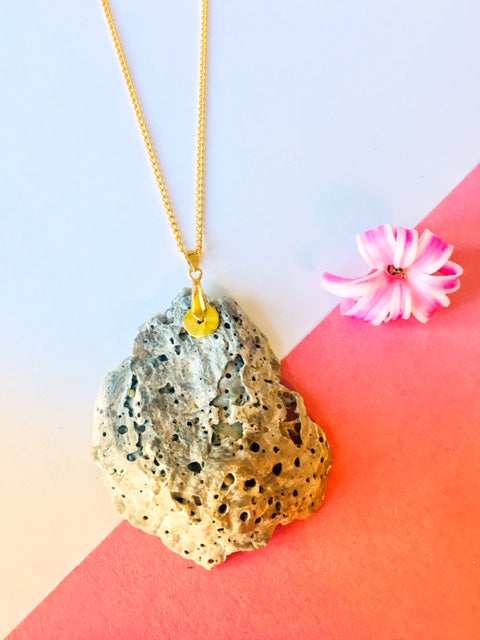 Oyster Shell Necklace "Frida"